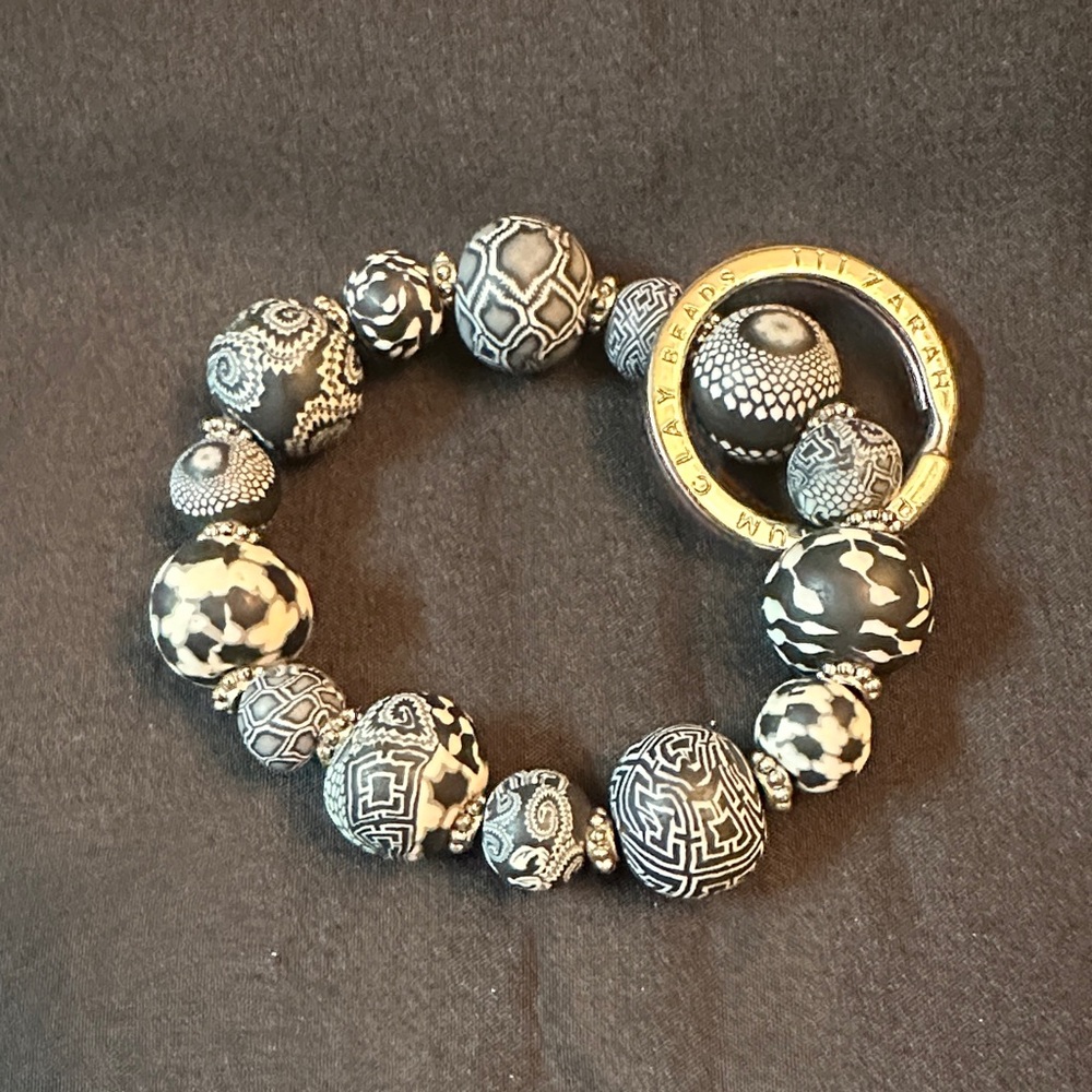JILZARAH Black Gray White Beaded Stretch Bracelet silver key ring